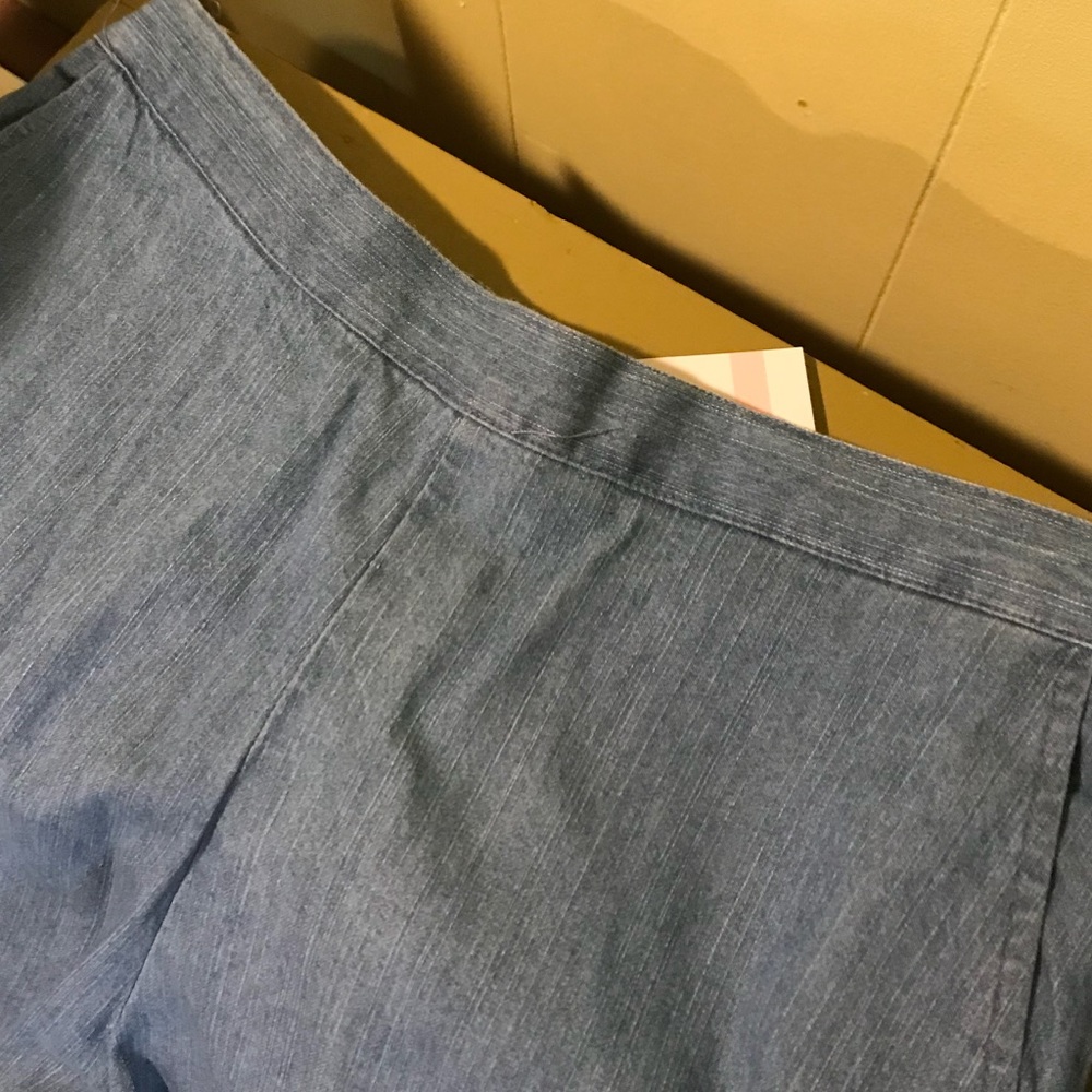 Elastic denim jeans, proportioned short